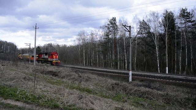 Тепловоз ТЭМ7А-0323 с путевой техникой смотреть онлайн