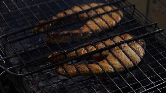 Лосось на мангале. Рыбный стейк. Рыба моей мечты. Sea food. смотреть онлайн
