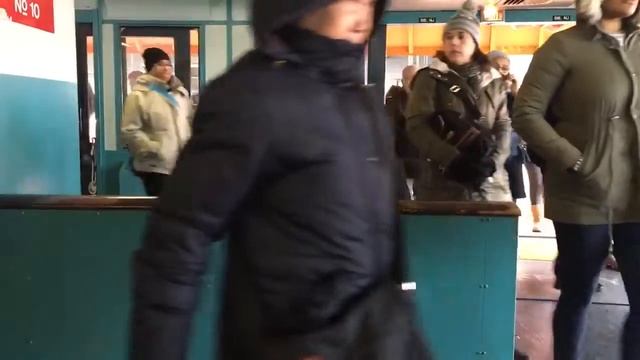 Танцует сидя или замёрз смотреть онлайн