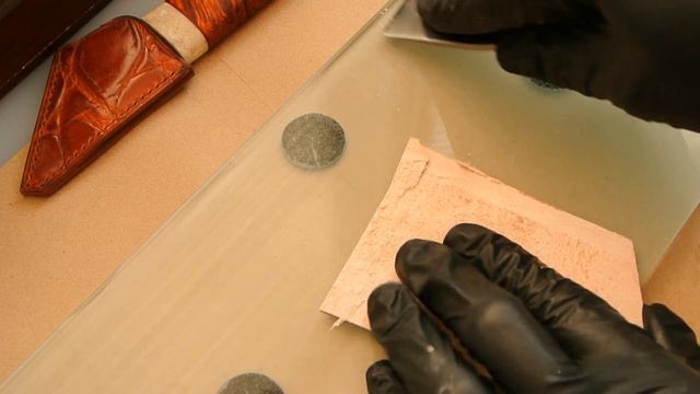 Шерфование края кожи вручную на стекле. Брусовка ножом / Skive Leather Using Skiving Knife?