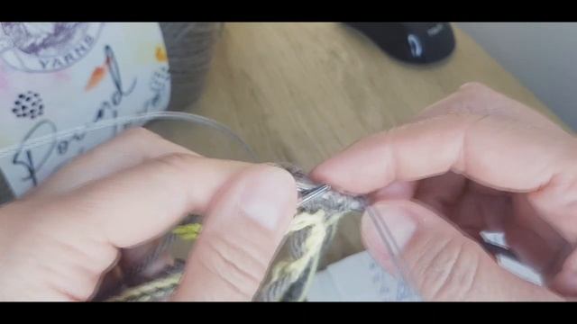 МК Часть1 Мужской худи с капюшоном и карманом кенгуру,связанный спицами на р-р 52-54 смотреть онлайн