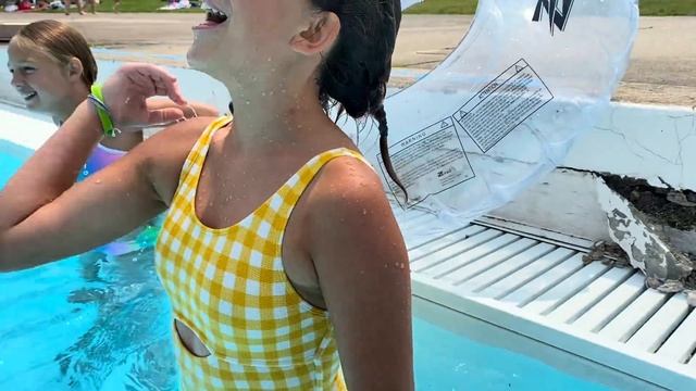 LAST TO LEAVE THE POOL EXTREME CHALLENGE ??? смотреть онлайн