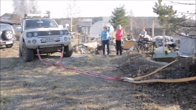 Корчевание пня с помощью автомобиля смотреть онлайн