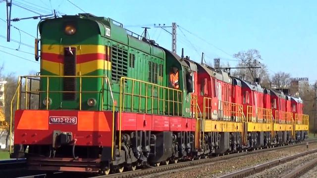 Тепловоз ЧМЭ3-1228 со сплоткой тепловозов ЧМЭ3-3529 + ЧМЭ3-1297 + ЧМЭ3-2367 + ЧМЭ3Э-6237 смотреть онлайн
