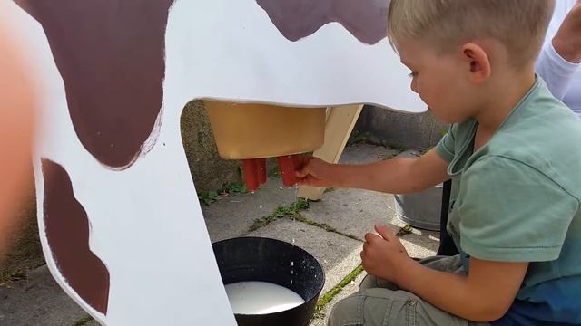 Николай доит корову смотреть онлайн