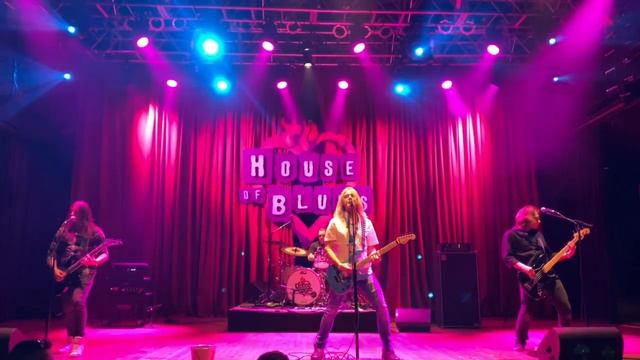 Billy Morris & The Sunset Strip - Round And Round (Ratt Cover) - Live at House of Blues Cleveland смотреть онлайн