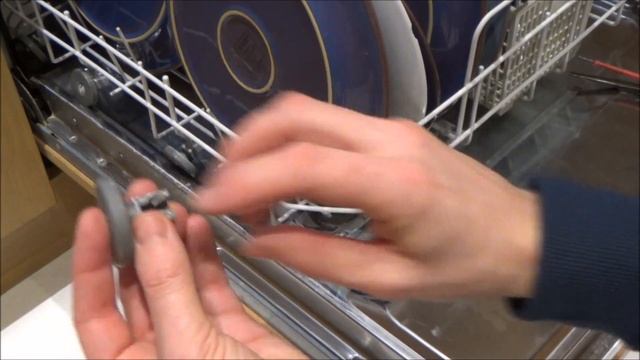 EASY FIX : Zanussi ZDT41 Dishwasher Basket Not Pulling Out Easily смотреть онлайн