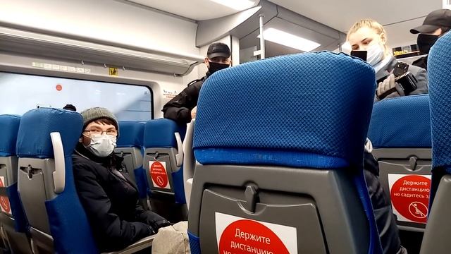 Проезд в электричке за мытьё пола. Контролёры М-ТППК ничего не добились смотреть онлайн