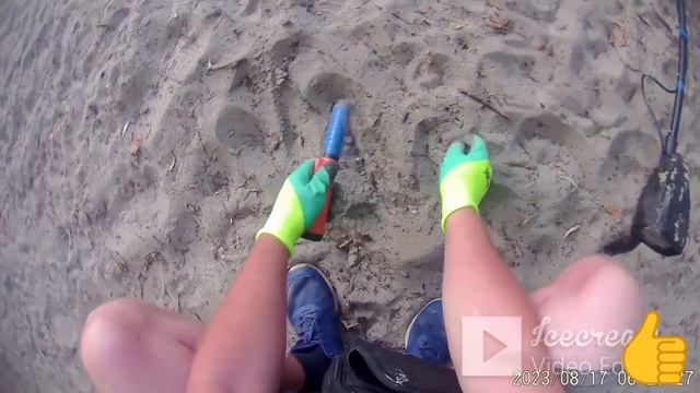 С помощью Металлоискателя чистим Пляж смотреть онлайн