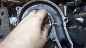 Замена помпы на бензиновом ПАЗЕ или ГАЗ 53 .