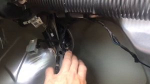 Лючок бака Ford Focus 2011 - 2018 США Седан. Как снять лючок заливной горловины бака ?