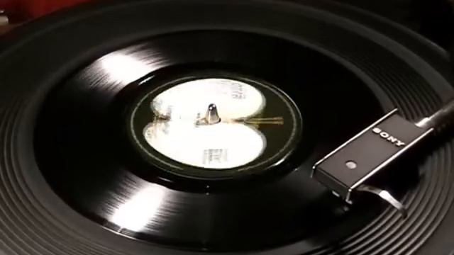 George Harrison & Radha Krishna Temple - 'Govinda' + 'Govinda Jai Jai' - 1970 45rpm смотреть онлайн