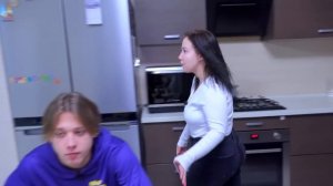 Младшая Сестра Игнорирует Старшего Брата!