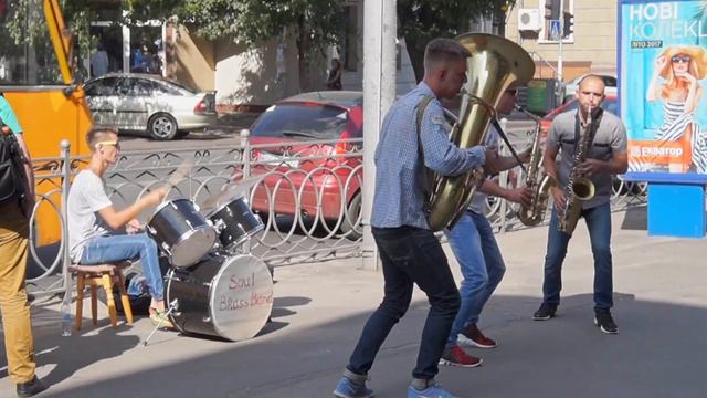 Выступление уличных музыкантов смотреть онлайн