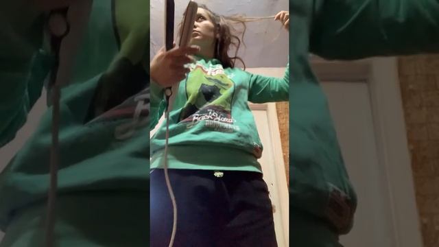 Снимаю наращенные волосы сама утюжком. смотреть онлайн