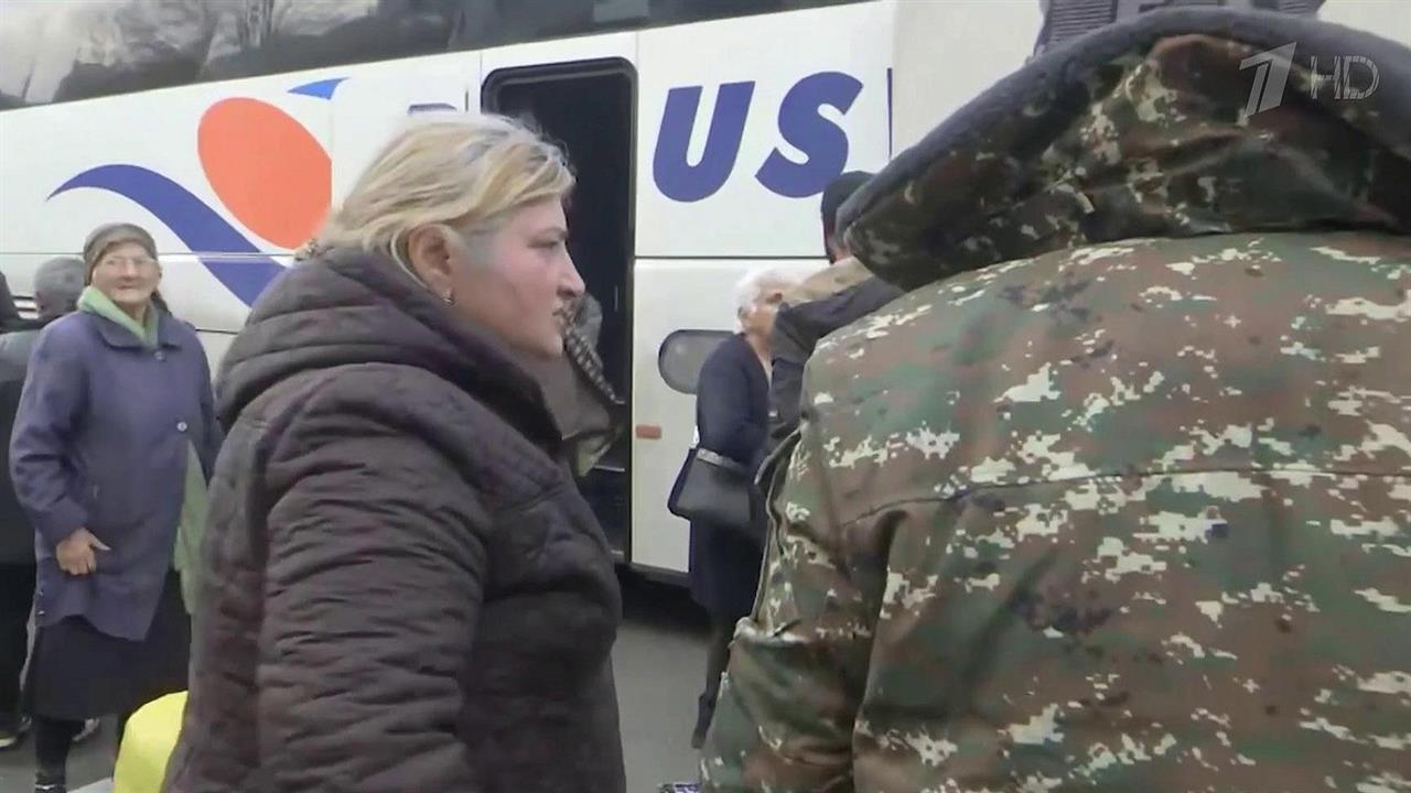 В Нагорный Карабах продолжают возвращаться беженцы смотреть онлайн