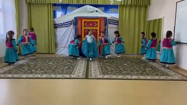МАДОУ √52 "Ая-ганга", ансамбль "Одохон", танец "Цветок Байкала" смотреть онлайн