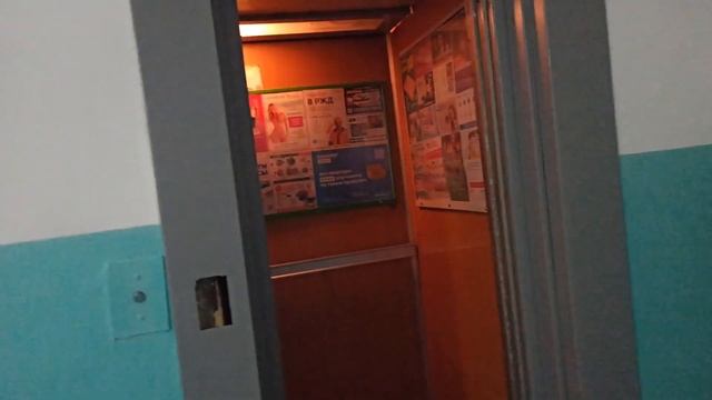 Лифт МЛЗ с железными дверьми в панельной 10-этажке,которого скоро не будет-(замена в 2023 году). смотреть онлайн