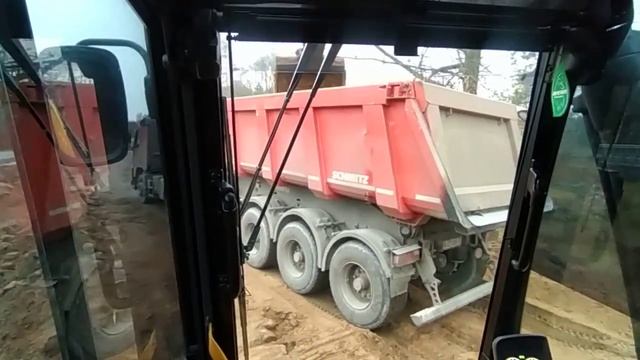 погрузка тонаров, Volvo EC220 DL Volvo Schmitz, МАЗ смотреть онлайн