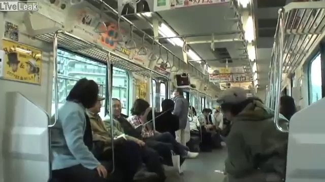 Кадры землетрясения в Японии из поезда смотреть онлайн