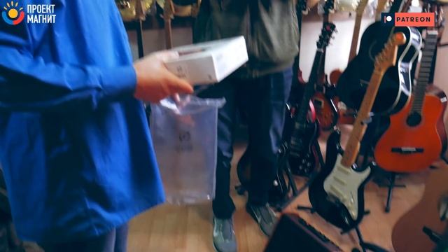 Почему жена носит мужа в корзинке?! 3 очень сильные истории о несломленных духом! смотреть онлайн