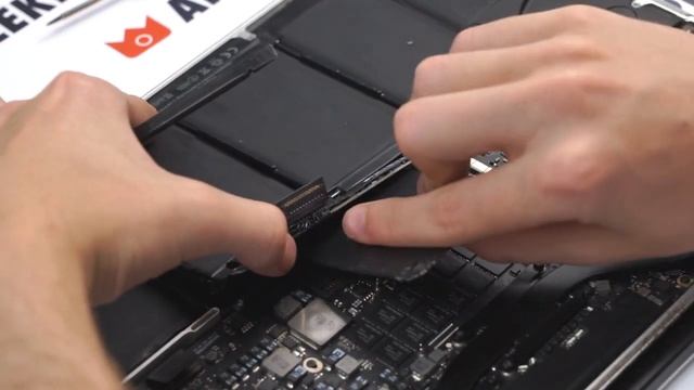 How to replace MacBook Pro 15" (Early 2013, A1398) battery (A1417) смотреть онлайн