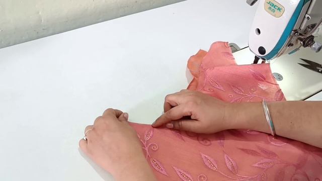 Boat Neck Blouse Cutting And Stitching | Boat Neck Princes Cut Blouse | Puff Sleeves Design смотреть онлайн