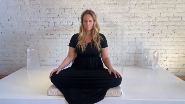 [10 mins] Simple Guided Breathwork & Meditation | Moving Out of Fear and Into Fearlessness смотреть онлайн