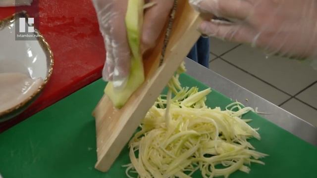 Что новенького: постный салат с рисовой лапшой и кальмаром смотреть онлайн