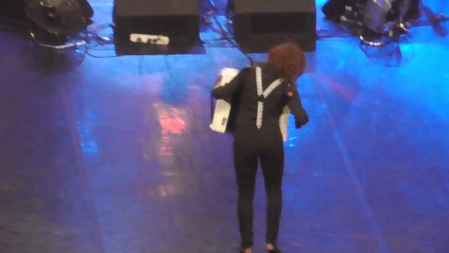 Гарик Сукачев "Я милого узнаю по походке".mp4 смотреть онлайн