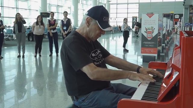 Levon Malkhasyan (Malkhas) played on the piano at "Zvartnots" смотреть онлайн