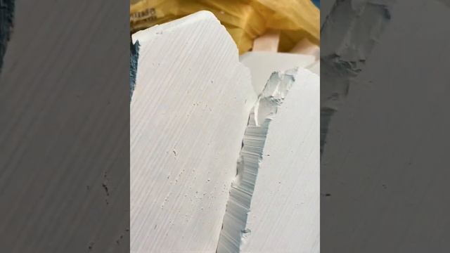 Белая лихорадка.Почему люди из разных стран едят мел? Меловые пластины.Благородный хруст.Асмр. смотреть онлайн