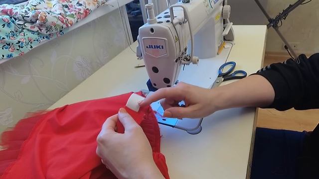 Как сшить юбку из фатина. Второй способ. Часть 2. Сборка юбки. смотреть онлайн