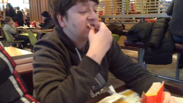 NIGAZZZZ IN MAC ХАВАЮТ ЧИКЕНЫ смотреть онлайн