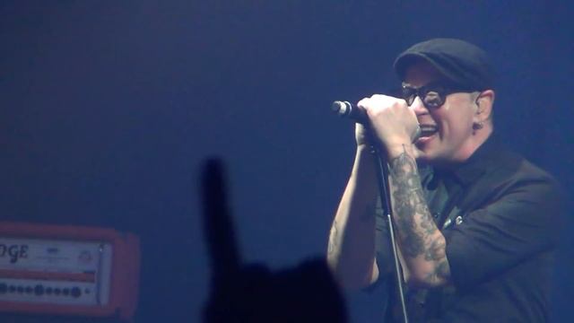 Тараканы - Кто-то из нас двоих @ Frost BUD Arena Москва 04.01.2017 смотреть онлайн