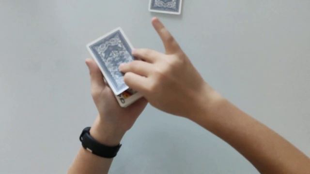 Фокус с игральными картами.как узнать карту зрителя за спиной. смотреть онлайн