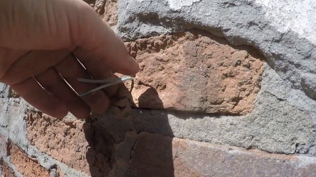 Рассыпающийся кирпич. Пробуем решить проблему штукатуркой! смотреть онлайн