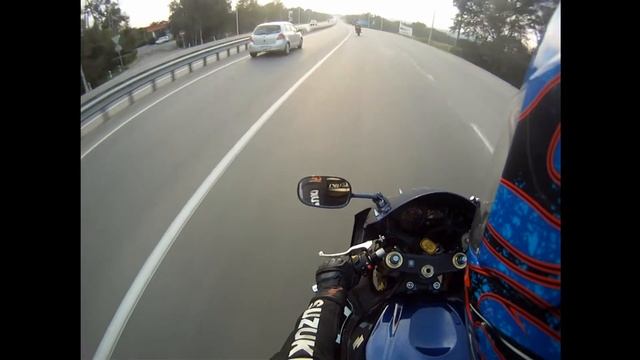 GSX-R750 k4 vs YZF- r1 06 смотреть онлайн