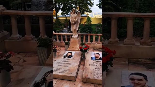 Брат и Сестра. могила #кладбище #погост #некрополь #памятник #надгробие #потеря #утрата #скорбь #сп смотреть онлайн