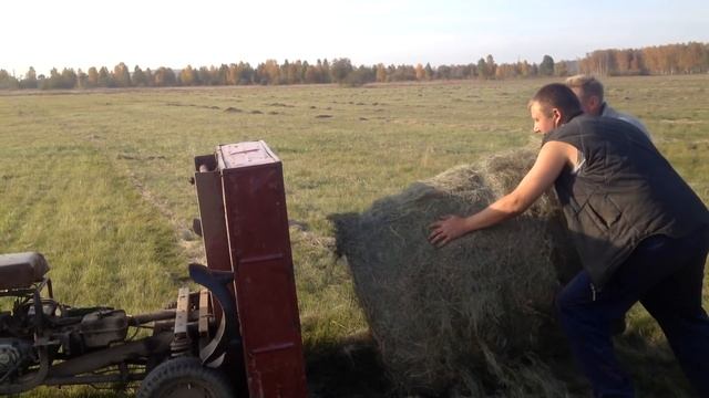 Рулонный пресс подборщик своими руками / Пресс подборщик для сена смотреть онлайн