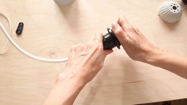 Home Decor Idea - A chandelier made of raffia and wire! / DIY