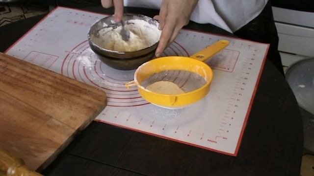 ЕДА в деревне Похлебка с грибами и ушками в чугунке в русской печи смотреть онлайн