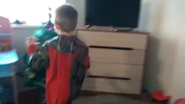 КОРОТКИЙ ВЛОГ / ПАПА СШИЛ КОЛПАК ПЕТРУШКИ / СГОРЕЛ КОМПЬЮТЕР / РАЗОБРАЛИ ПОТОЛОК В ВАННОЙ смотреть онлайн