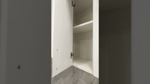 Двухярусная кухня с пластиковыми фасадами смотреть онлайн