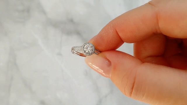 Кольцо с выращенными бриллиантами 0.878 ct смотреть онлайн