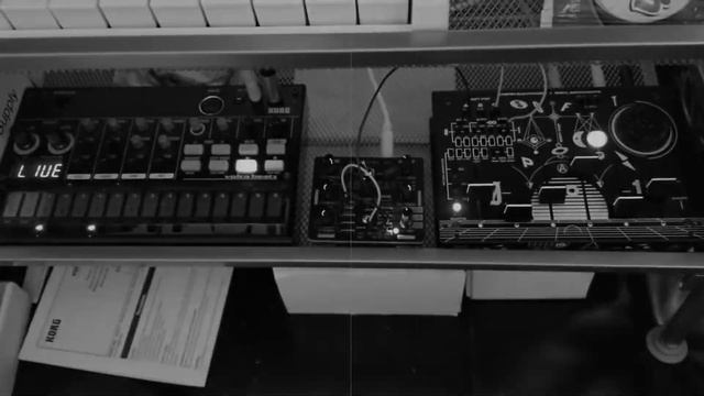 "Discordant Robot Hip Hop" - Abysmii [Volca Beats - Softpop - Kastle] смотреть онлайн