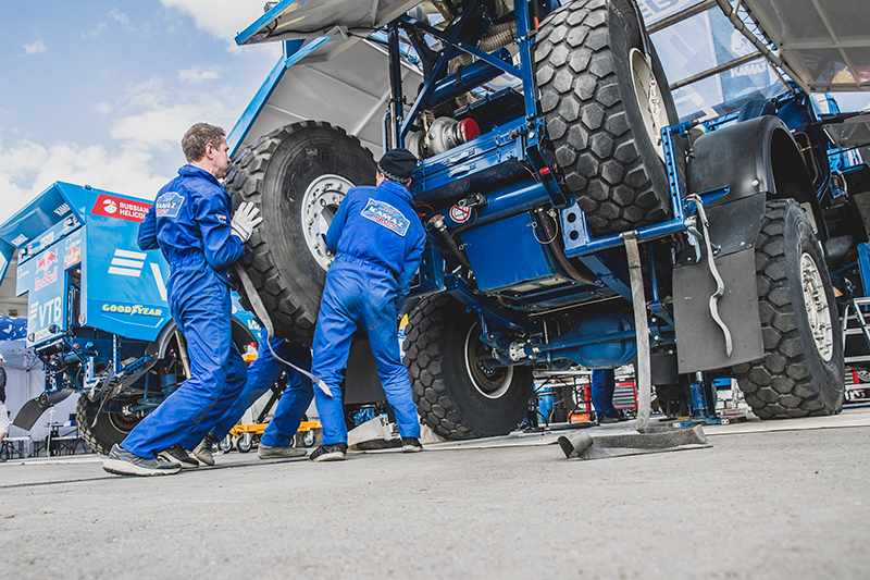 Без права на помощь. Закрытый бивуак в Шубайтахе. «Дакар-2020», 15 января. смотреть онлайн