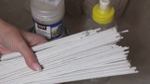 Как покрасить трубочки в белый цвет / Плетение из газетных трубочек