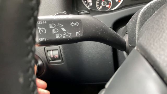 VOLKSWAGEN TIGUAN - How to turn on/off headlights and highbeams and lights смотреть онлайн
