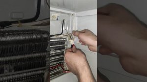Ремонт холодильника Indesit B20DFNF своими руками. Как проверить и заменить термодатчик ТАБ-Т-18.